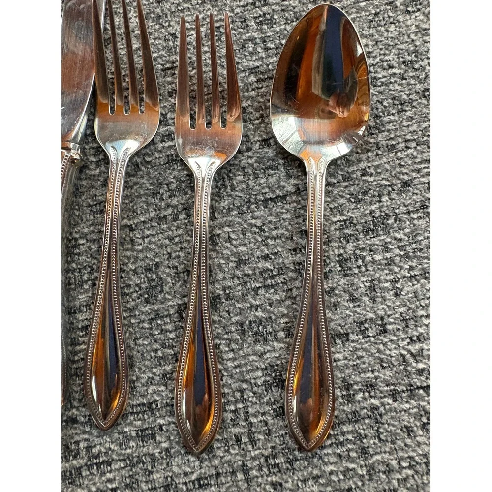 Wallace 18/10‎ China Silverware Flatware Set 2 Knives 2 Forks 1 Spoon